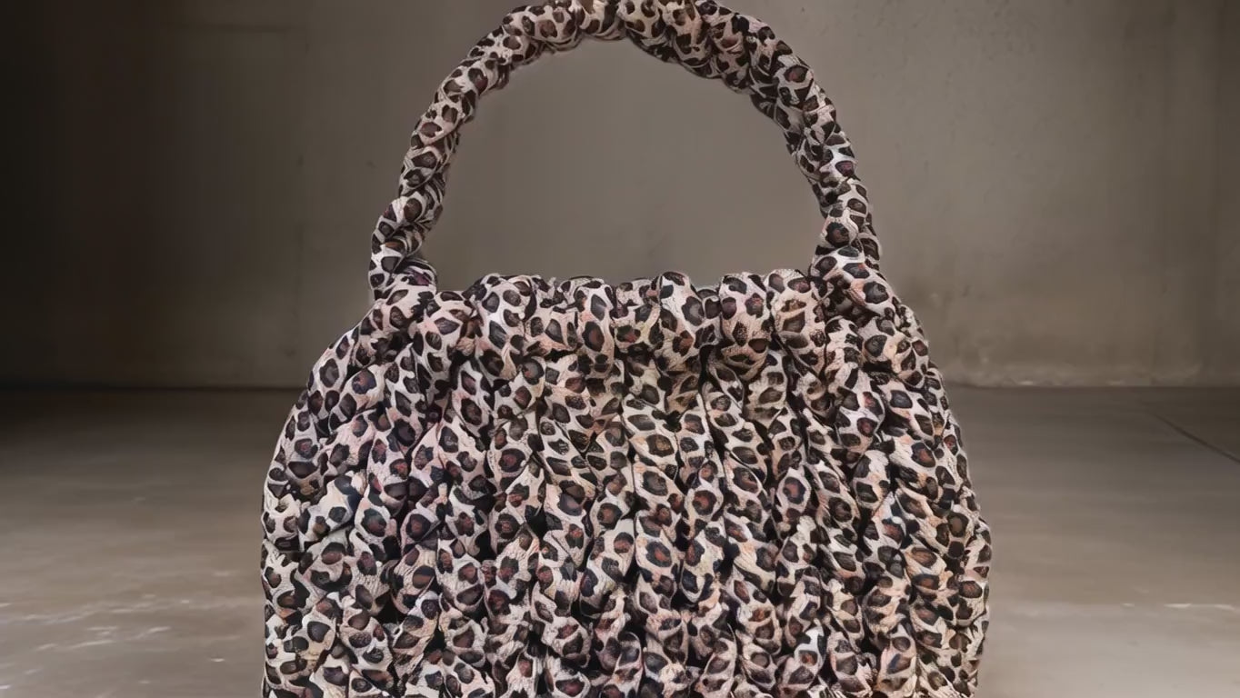 Load video: Marshmallow Baggu